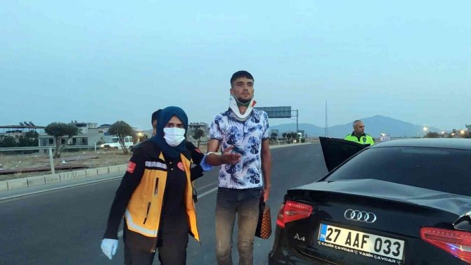 Gaziantep’te Kamyonet İle Otomobil Çarpıştı: 3 Yaralı