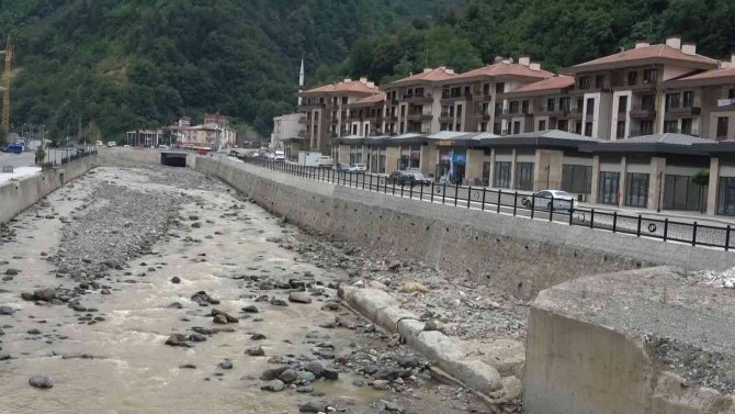 Dereli’de Konut Sahiplerinin Ardından Esnaf Da Yeni İşyerlerine Taşınmaya Başladı