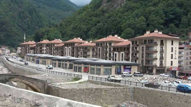 Dereli’de Konut Sahiplerinin Ardından Esnaf Da Yeni İşyerlerine Taşınmaya Başladı
