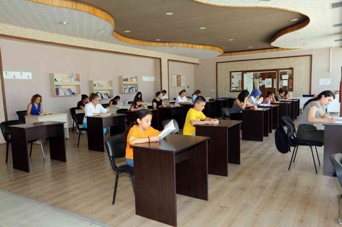 Yenimahalle Kütüphanelerine Yoğun İlgi