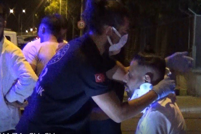 İ̇zmir’de Takla Atan Taksinin Sürücüsü Kazadan Hafif Sıyrıklarla Kurtuldu