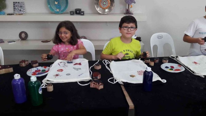 Çocuklar El Sanatlarını Öğreniyor