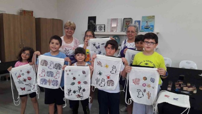 Çocuklar El Sanatlarını Öğreniyor