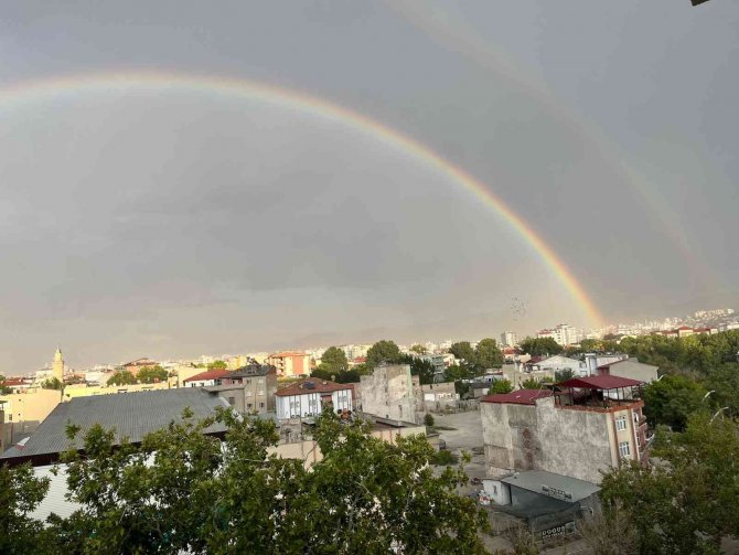 Elbistan’da Nadir Görülen Çifte Gökkuşağı Gökyüzünü Süsledi