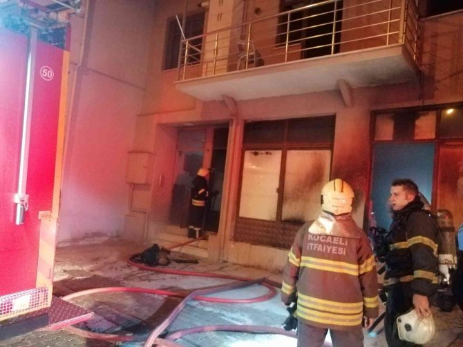 Evlenmek İsteyen Babasına Kızdı, Garajı Ateşe Verdi