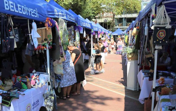 Yurt İçi Ve Yurt Dışından Gelen Sanatçılar El Emeği Ürünlerini Sergiledi