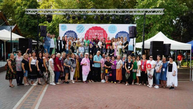 Yurt İçi Ve Yurt Dışından Gelen Sanatçılar El Emeği Ürünlerini Sergiledi