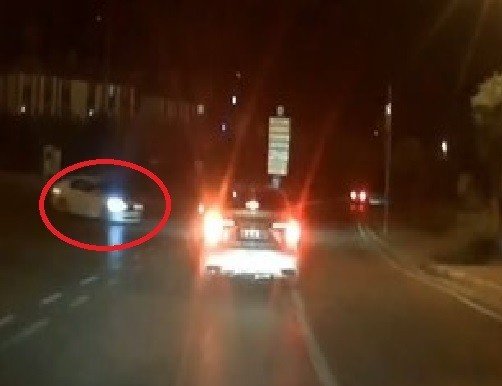 Seyir Halindeki Otomobil Bariyerlere Böyle Çarptı