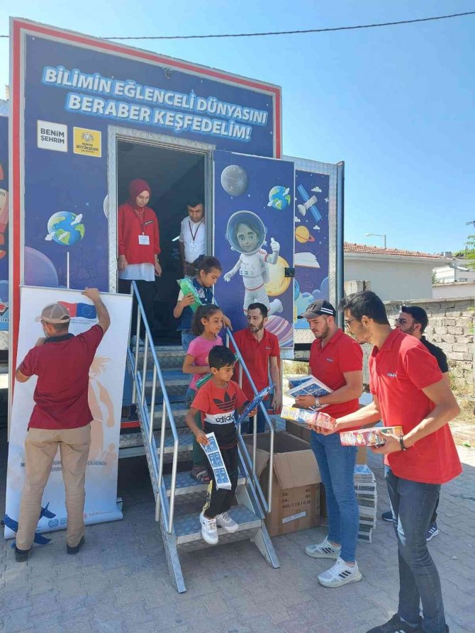 Mevsimlik İşçilerin Çocukları Bilim Tırı’yla Tanıştı