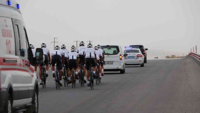 Malazgirt Ve Ahlat Kutlamaları İçin Bin 350 Kilometre Pedalladılar