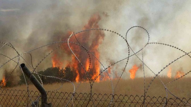 Bingöl’de Eğitim Atışı Sırasında Yangın Çıktı: Kurumuş Otların Bulunduğu Yaklaşık 10 Dönümlük Alan Kül Oldu