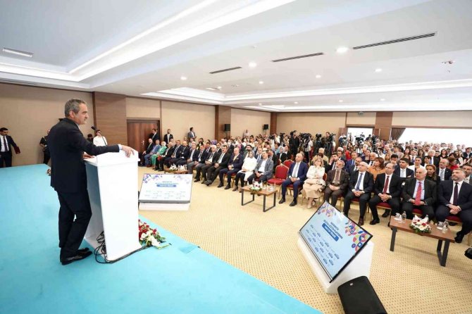 Bakan Özer: “Tüm Vatandaşlarımızın Matematik Öğrenmeye İhtiyacı Var”