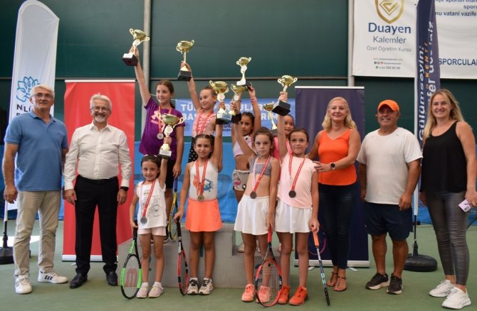 Nilüfer’de Miniklerin Tenis Heyecanı