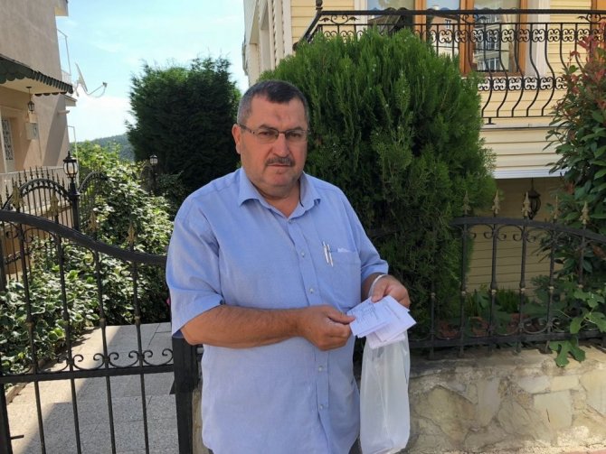 Dut Ağacından Asılı 5 Tl’yi Görünce Duygulandı