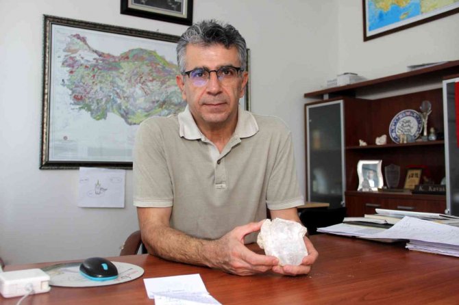 Dünyadaki En İyi Tuz Tektoniği Yapılarından Birisi Sivas’ta