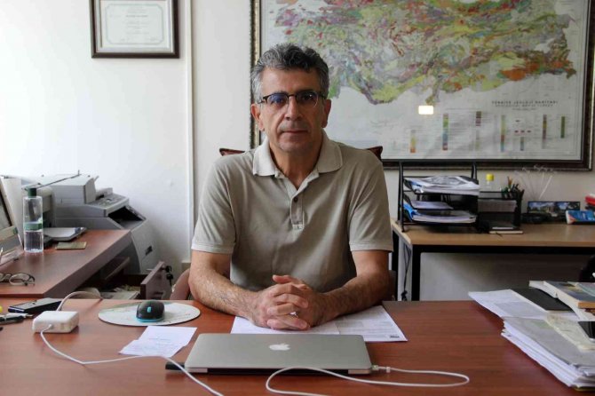 Dünyadaki En İyi Tuz Tektoniği Yapılarından Birisi Sivas’ta