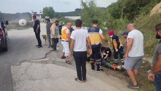 Kontrolden Çıkan Motosiklet Devrildi, Sürücüsü Yaralandı