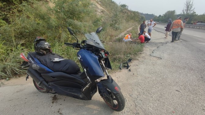 Kontrolden Çıkan Motosiklet Devrildi, Sürücüsü Yaralandı
