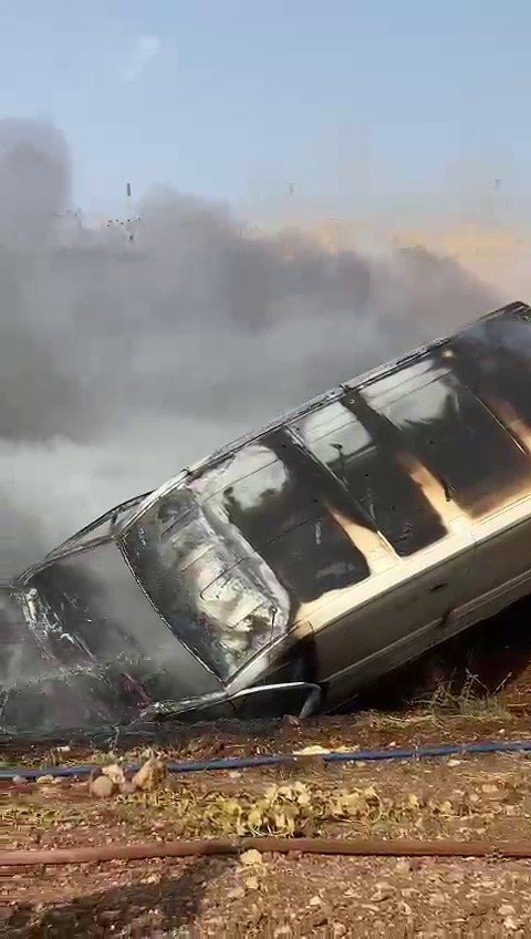 Siirt’te Minibüs Alev Aldı, 2 Kişi Yanmaktan Son Anda Kurtuldu