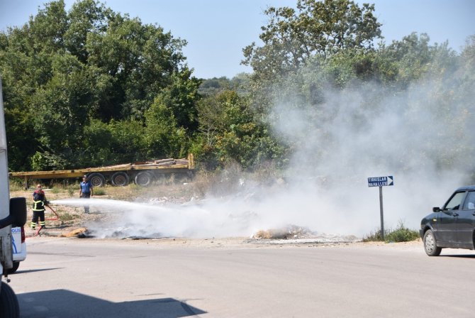 Yakılan Çöp Rüzgarın Etkisiyle Otomobil Lastiklerine Sıçradı