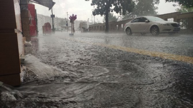 Sivas’ta Kuvvetli Sağanak Etkili Oldu