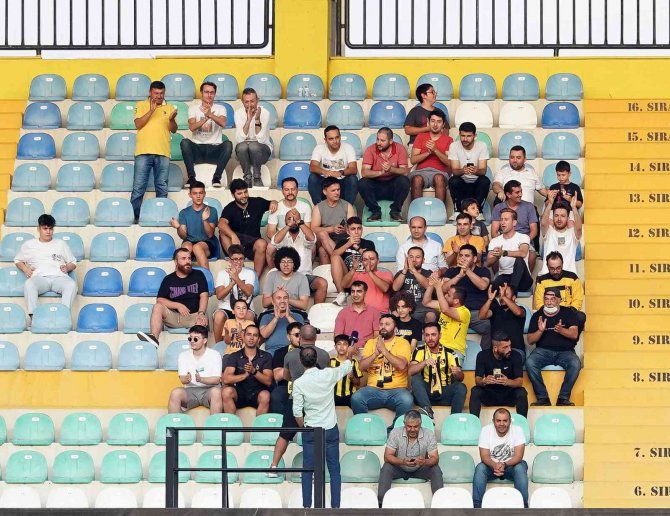Spor Toto Süper Lig: İ̇stanbulspor: 0 - Konyaspor: 2 (İ̇lk Yarı)