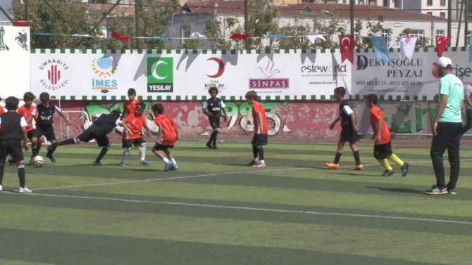 Ümraniye’de 3’üncü ‘Minik Kramponlar Futbol Turnuvası’ Düzenlendi