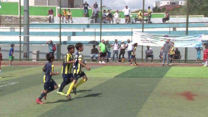Ümraniye’de 3’üncü ‘Minik Kramponlar Futbol Turnuvası’ Düzenlendi