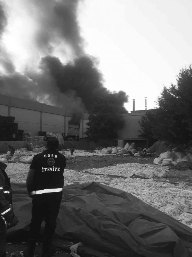 Uşak’ta İplik Fabrikasında Yangın