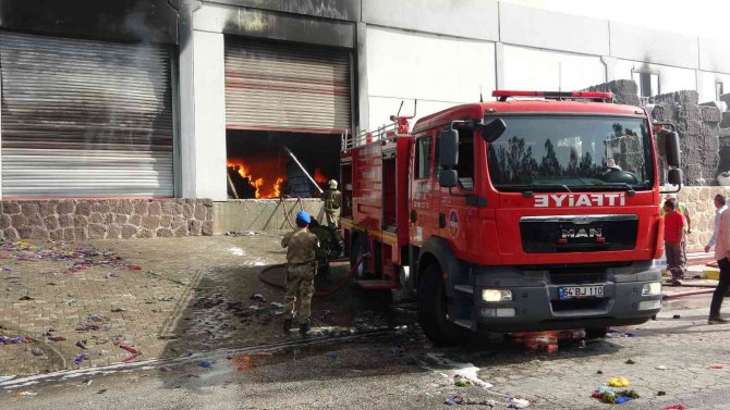Vali Ergün, “Yangının Openet Kısmından Çıktığı Söyleniyor”