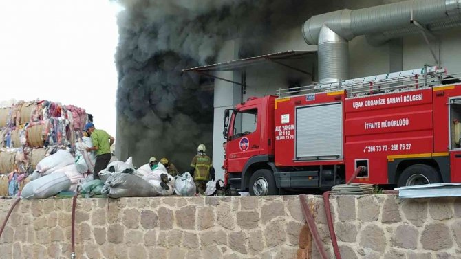 İ̇plik Fabrikası Yangın Sonrası Kullanılmaz Hale Geldi