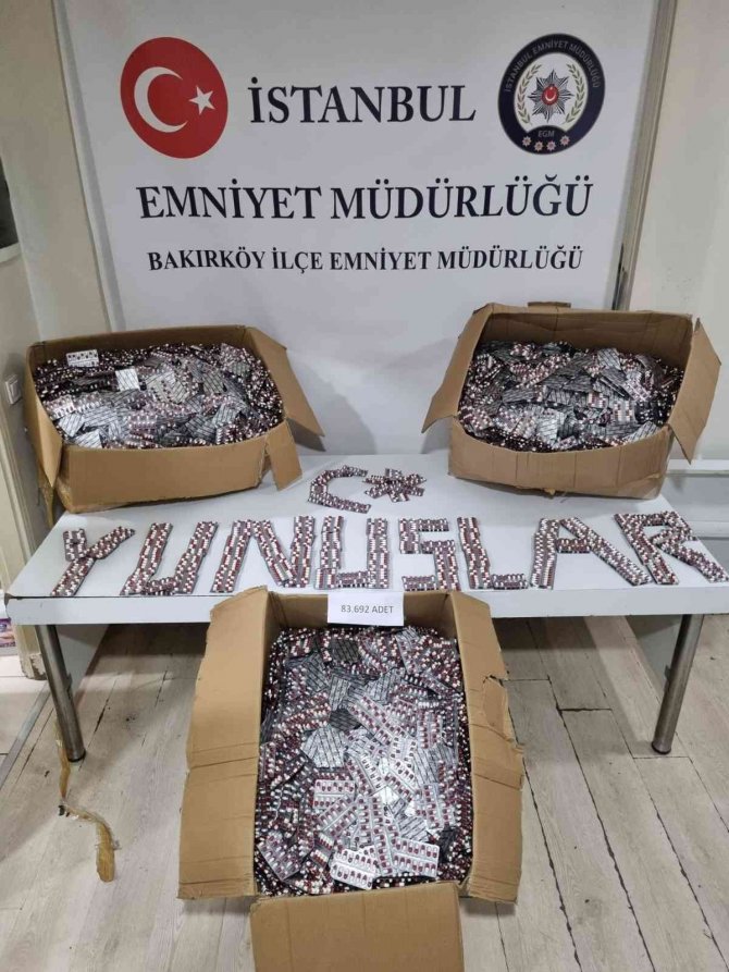 Motosikletle Uyuşturucu Taşıyan Zanlılar Polise Yakalandı