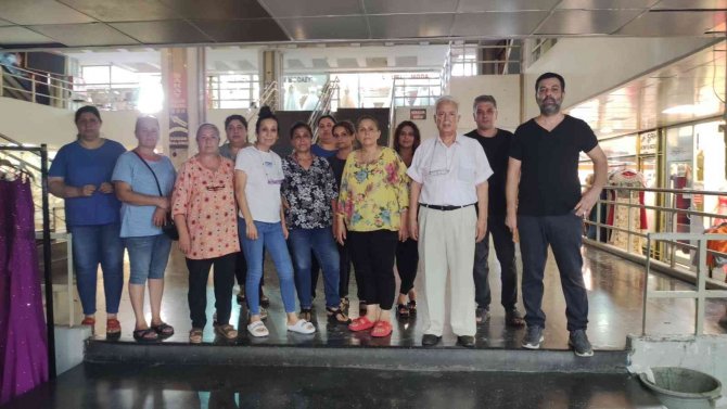 Pasajları Yıkılmasın Diye Gelinlik Yaktılar