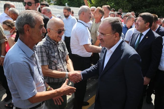 Bakan Bozdağ: “Kriz Ve Kaosun Olduğu Türkiye Vaat Ediyorlar”