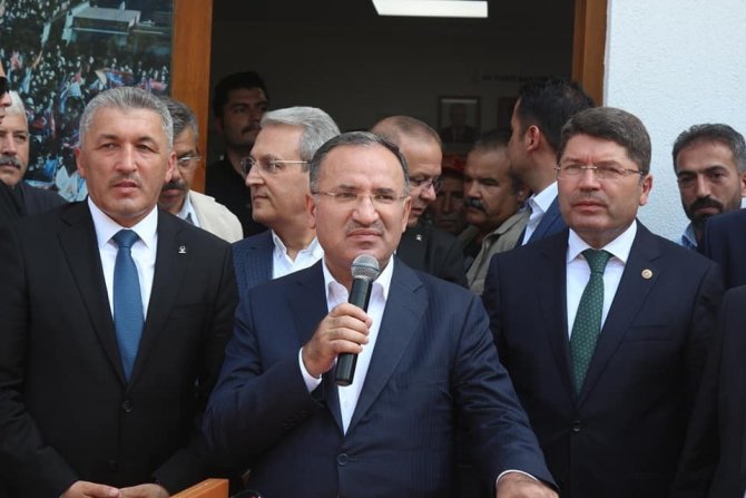 Bakan Bozdağ: “Kriz Ve Kaosun Olduğu Türkiye Vaat Ediyorlar”