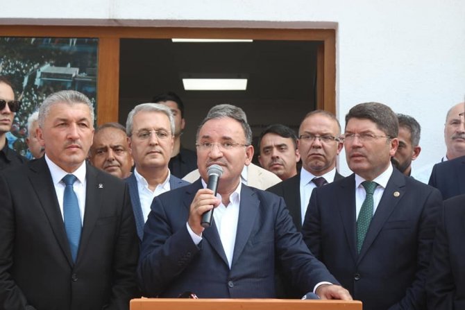 Bakan Bozdağ: “Kriz Ve Kaosun Olduğu Türkiye Vaat Ediyorlar”