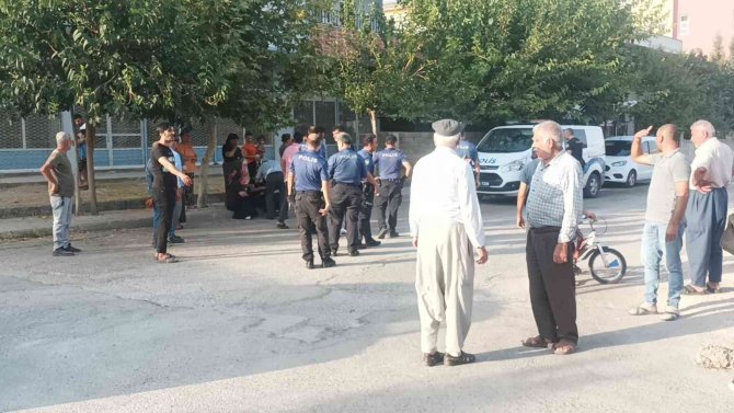 Yaşlı Adam Sokak Ortasında Bıçaklandı