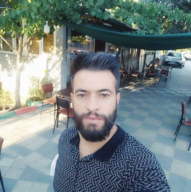 İ̇zmir’de Otomobil Traktör Kasasına Çarptı, 2 Kardeşten Biri Öldü