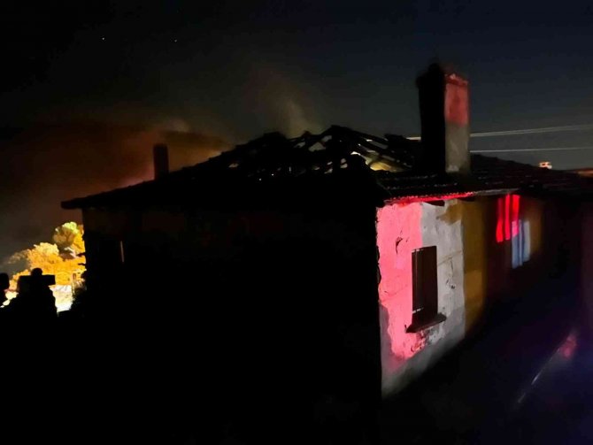 Patlıcan Közlerken Evi Yaktı