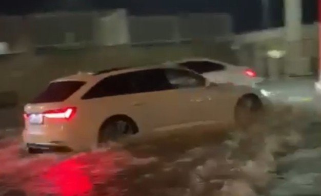 Edirne’de Şiddetli Yağmur, Yollar Nehir Oldu Aktı