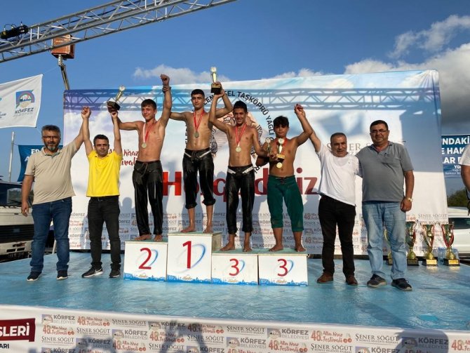 Bursa Büyükşehir Belediyesporlu Güreşçilerden 2 Organizasyonda 9 Madalya
