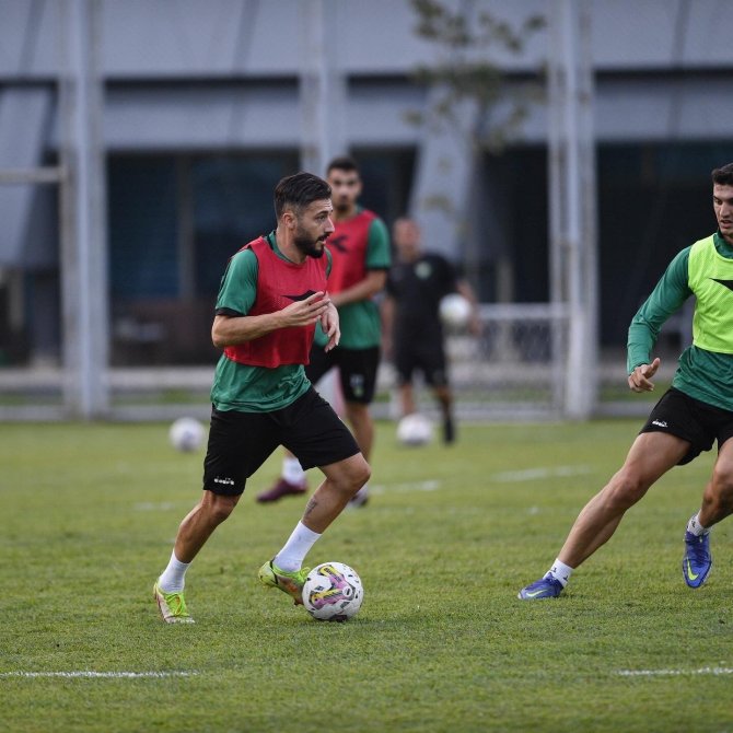 Bursasporlu Futbolcular Yoğun Mesai Yapıyor