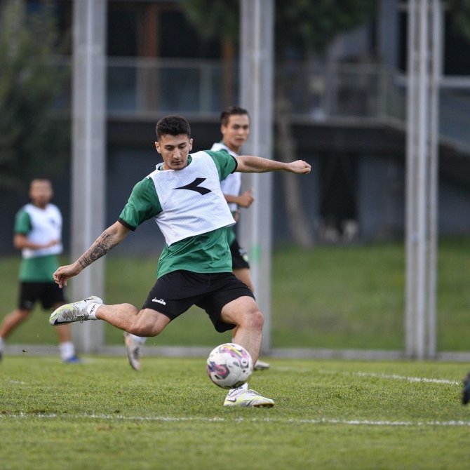 Bursasporlu Futbolcular Yoğun Mesai Yapıyor