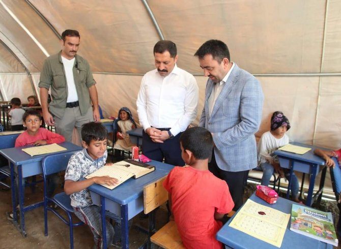 Amasya’da Mevsimlik Tarım İşçilerinin Çocuklarına Çadırda Kur’an Eğitimi
