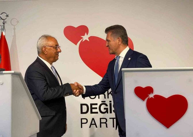 Tdp Genel Başkanı Sarıgül, Dsp Genel Başkanı Aksakal İle Bir Araya Geldi