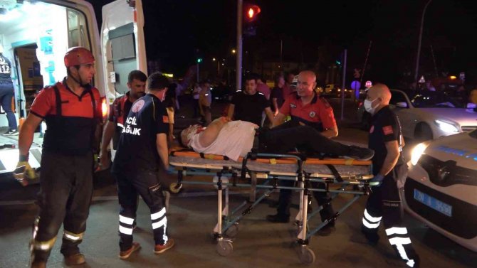 Kırmızı Işıkta Geçen Alkollü Sürücünün Dehşet Saçtığı Kazada Ölü Sayısı 2’ye Yükseldi