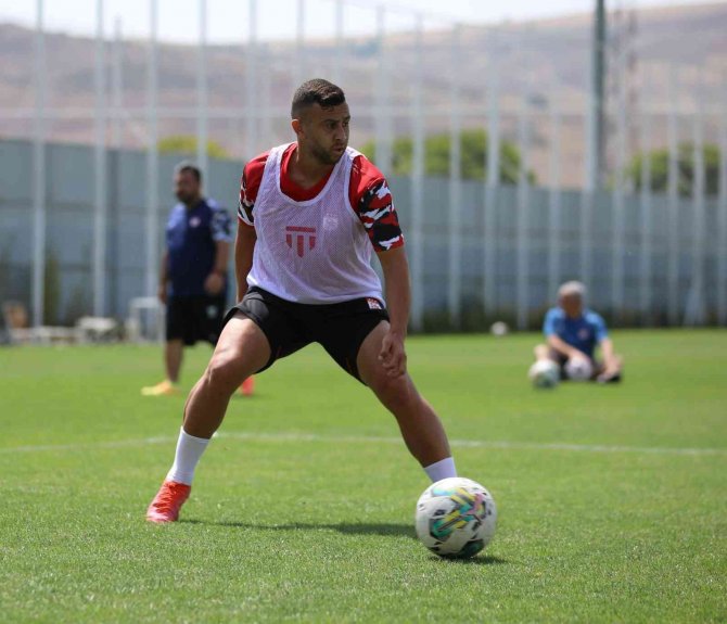 Sivasspor’un Yeni Transferi Dia Saba İlk İdmanına Çıktı