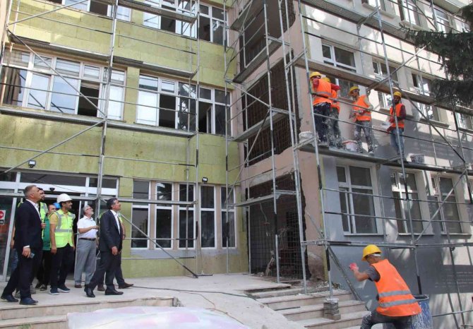 25 Okulda Tadilat Devam Ediyor