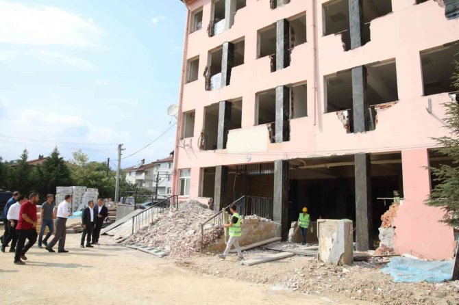 25 Okulda Tadilat Devam Ediyor