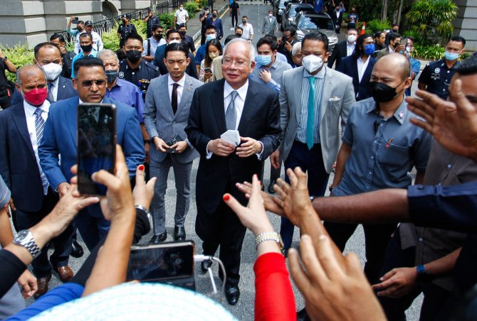 Eski Malezya Başbakanı Rezak’a Verilen 12 Yıl Hapis Cezası Onaylandı